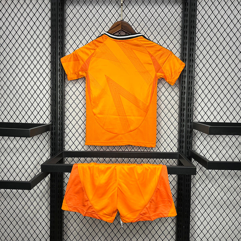 24-25 Real Madrid away kid kit