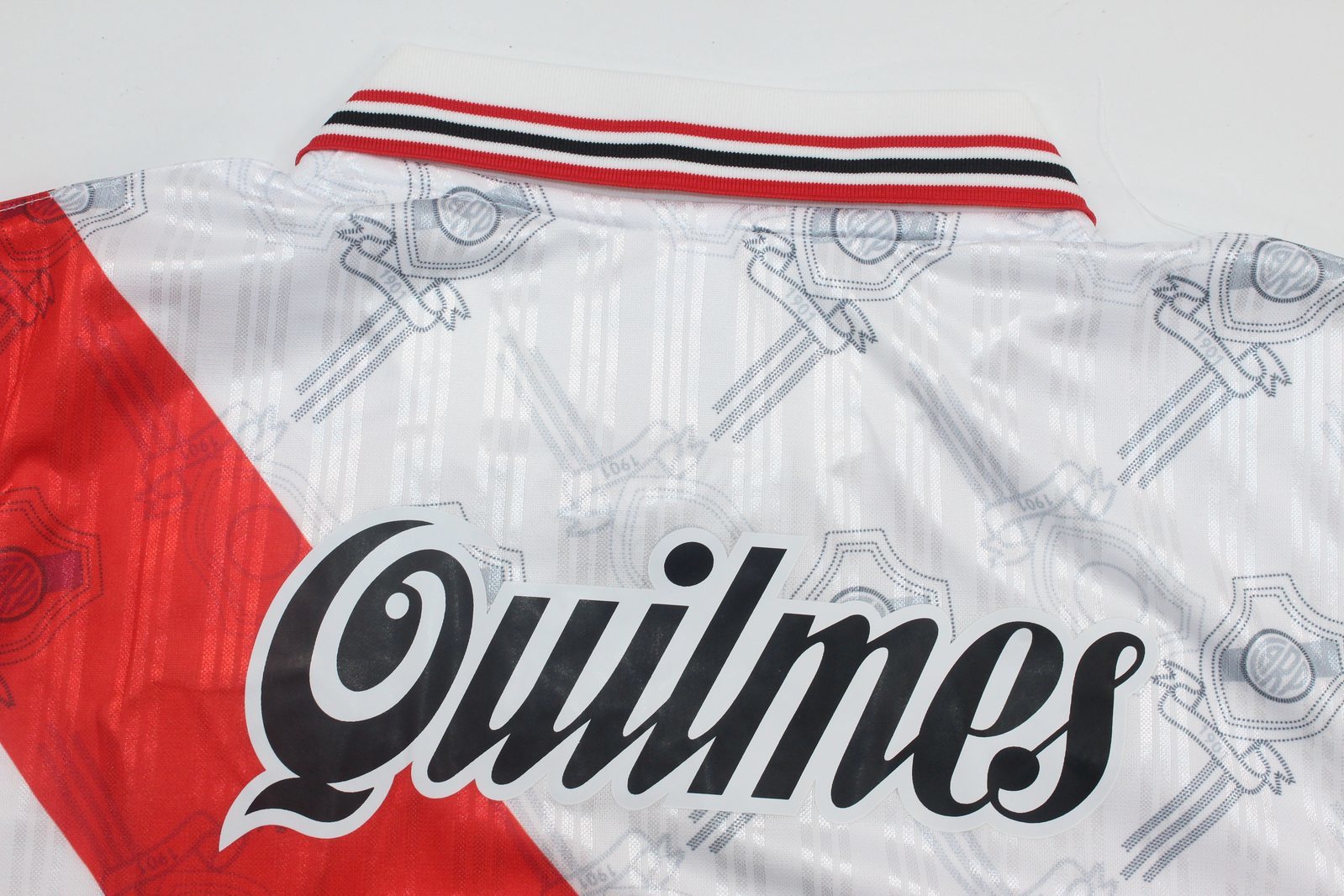 RIVER 96 Manga larga — Club Retro