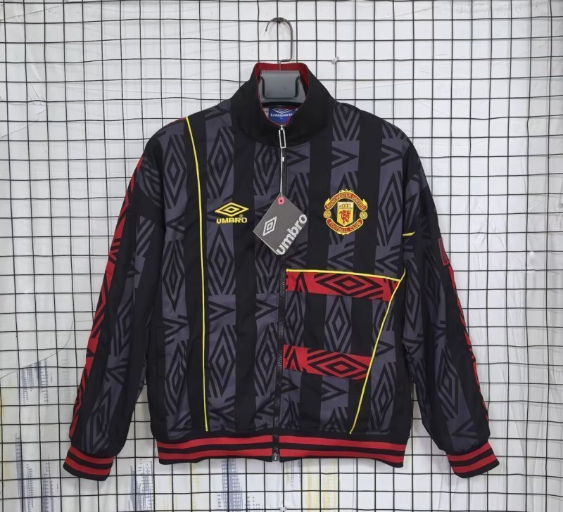 25-26 MNU black retro windbreaker