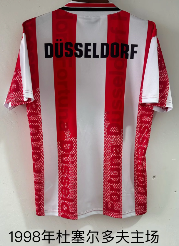 DUSSELDORF 98 — Club Retro