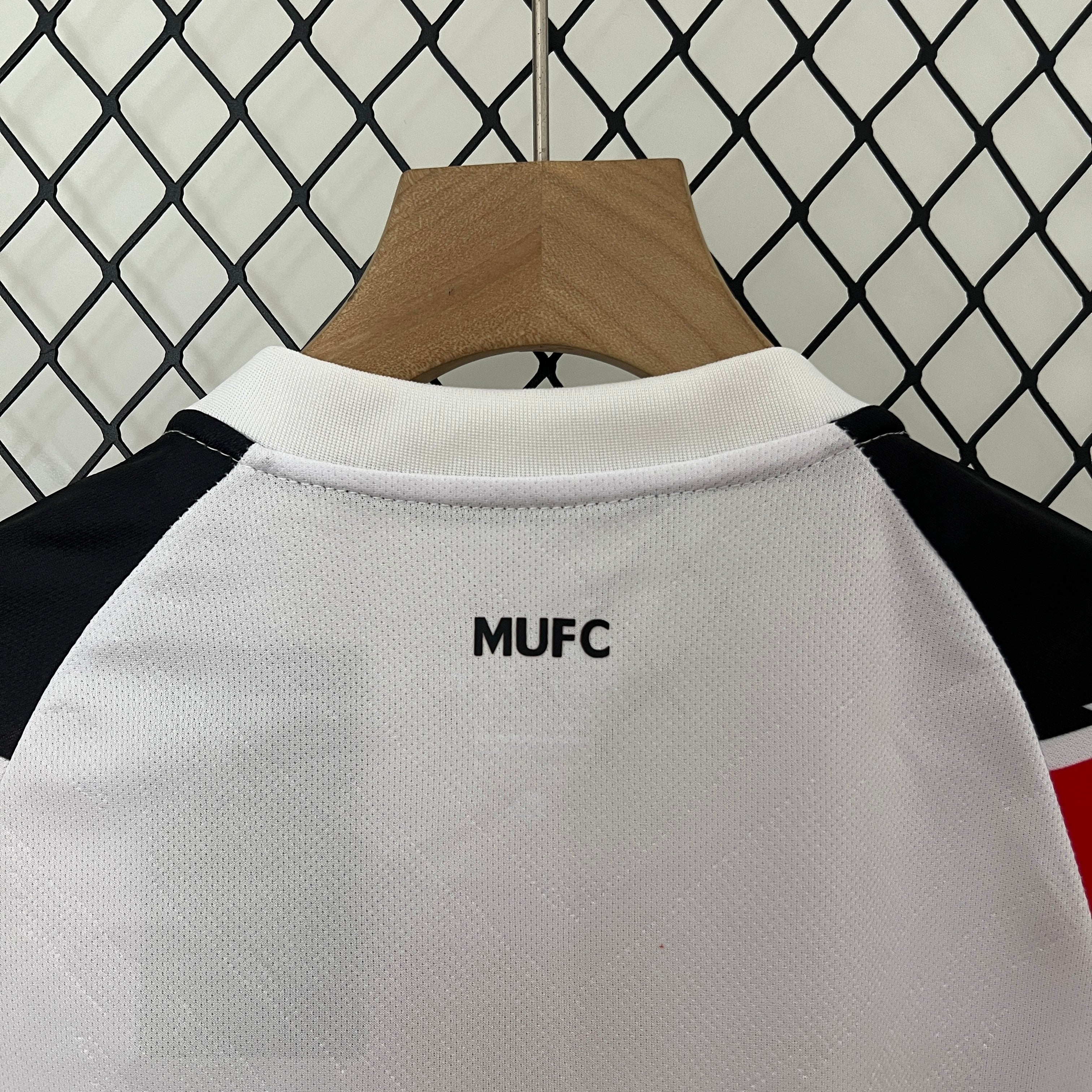 kids M-U 10/11 Champions League away size: 16-28