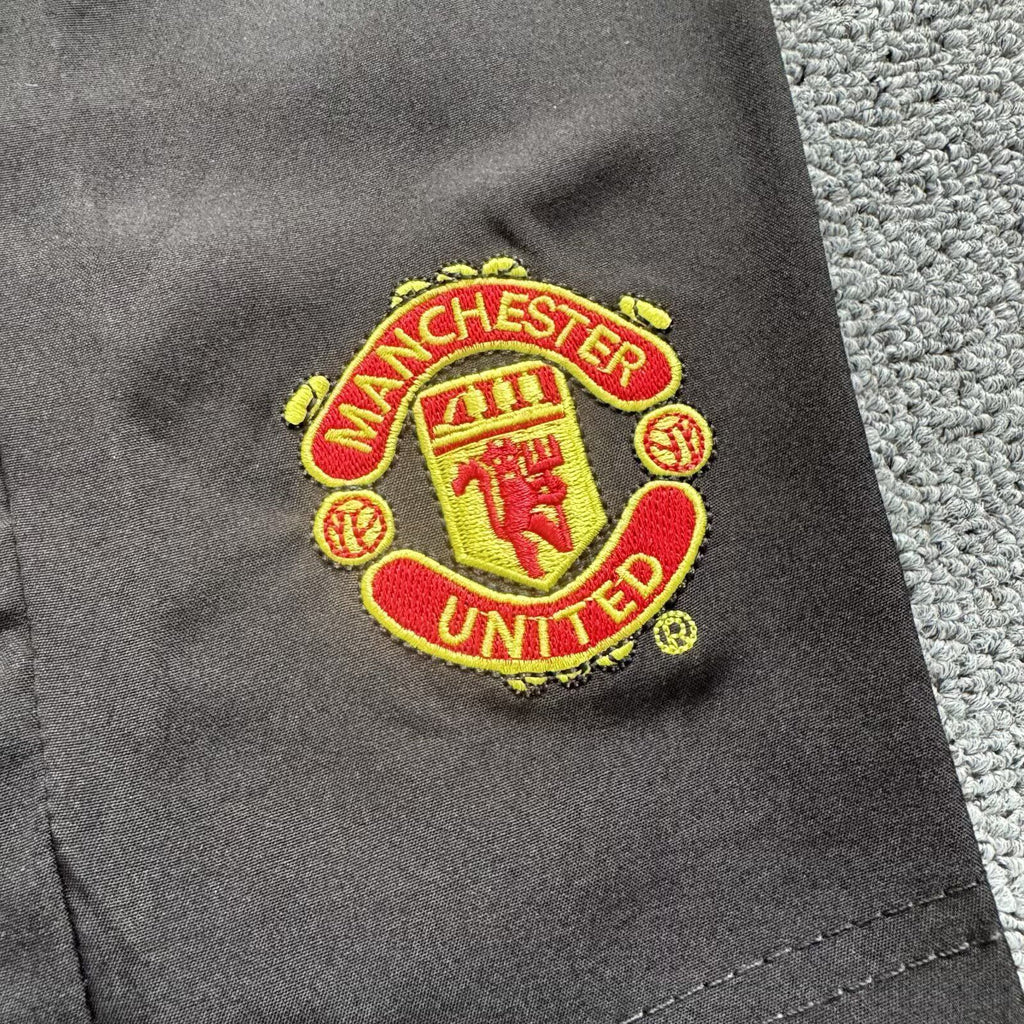 MAN U 03-04 Kit infantil — Club Retro
