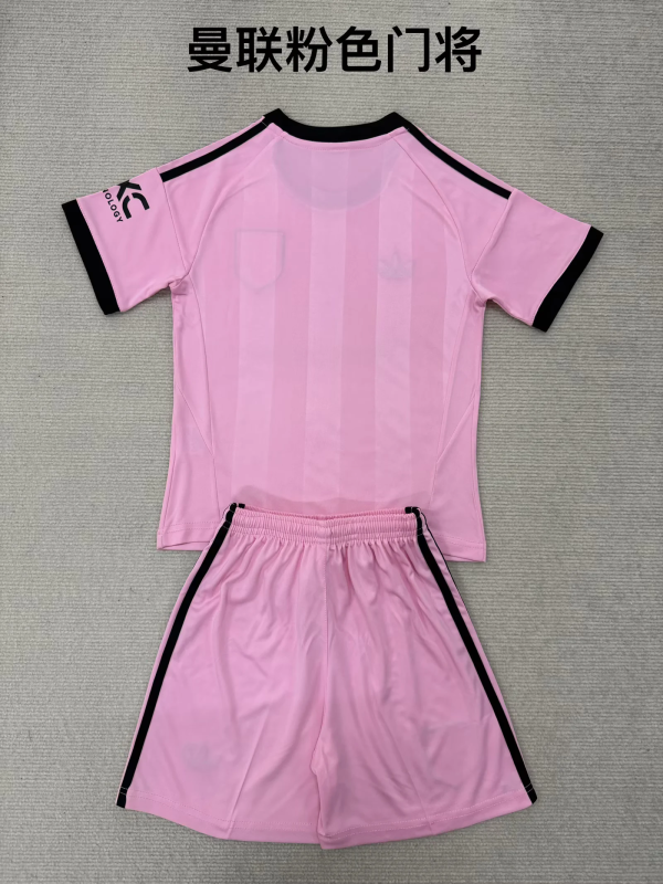 25-26 MNU Pink Goalkeeper kid kit