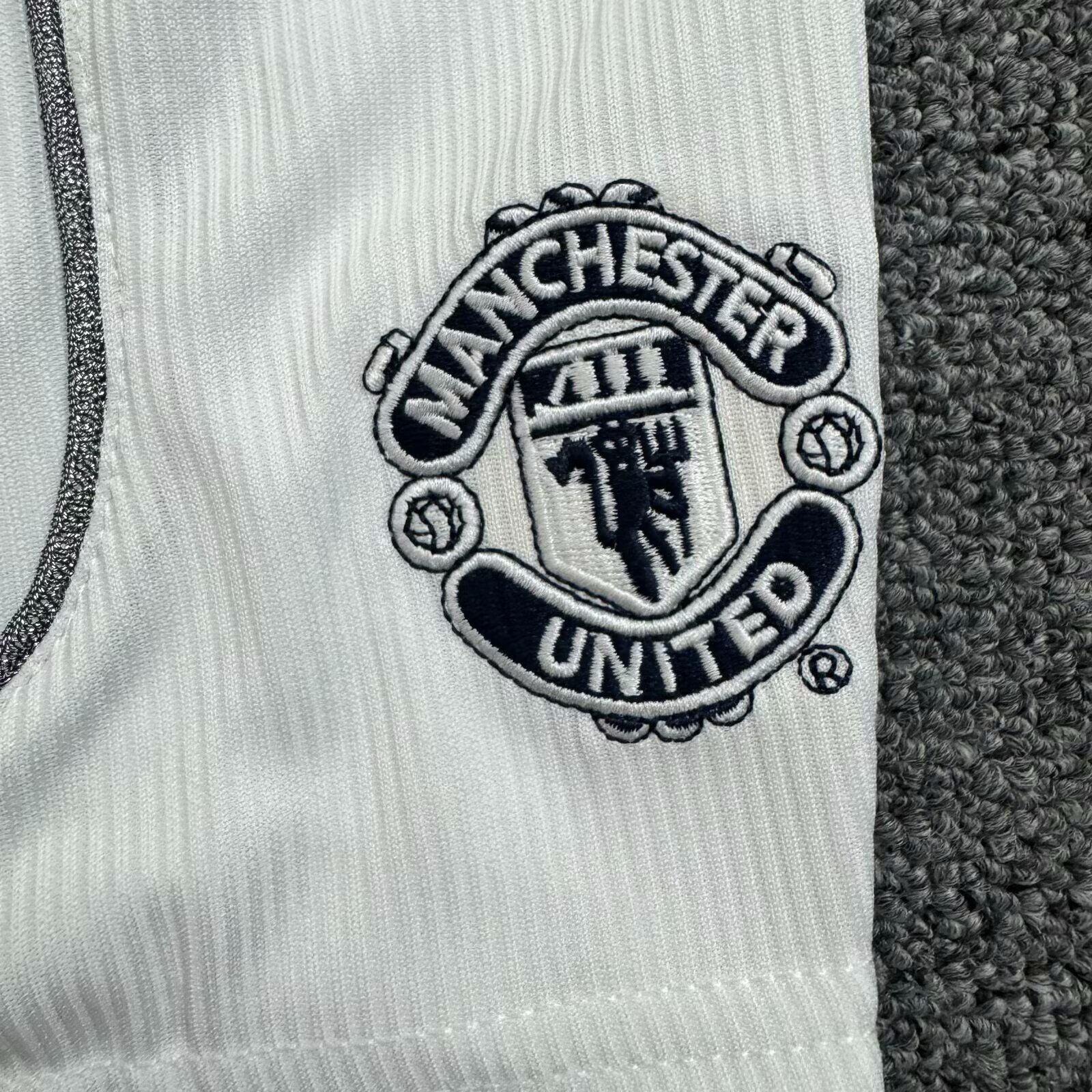 MAN U 00-01 Kit infantil — Club Retro