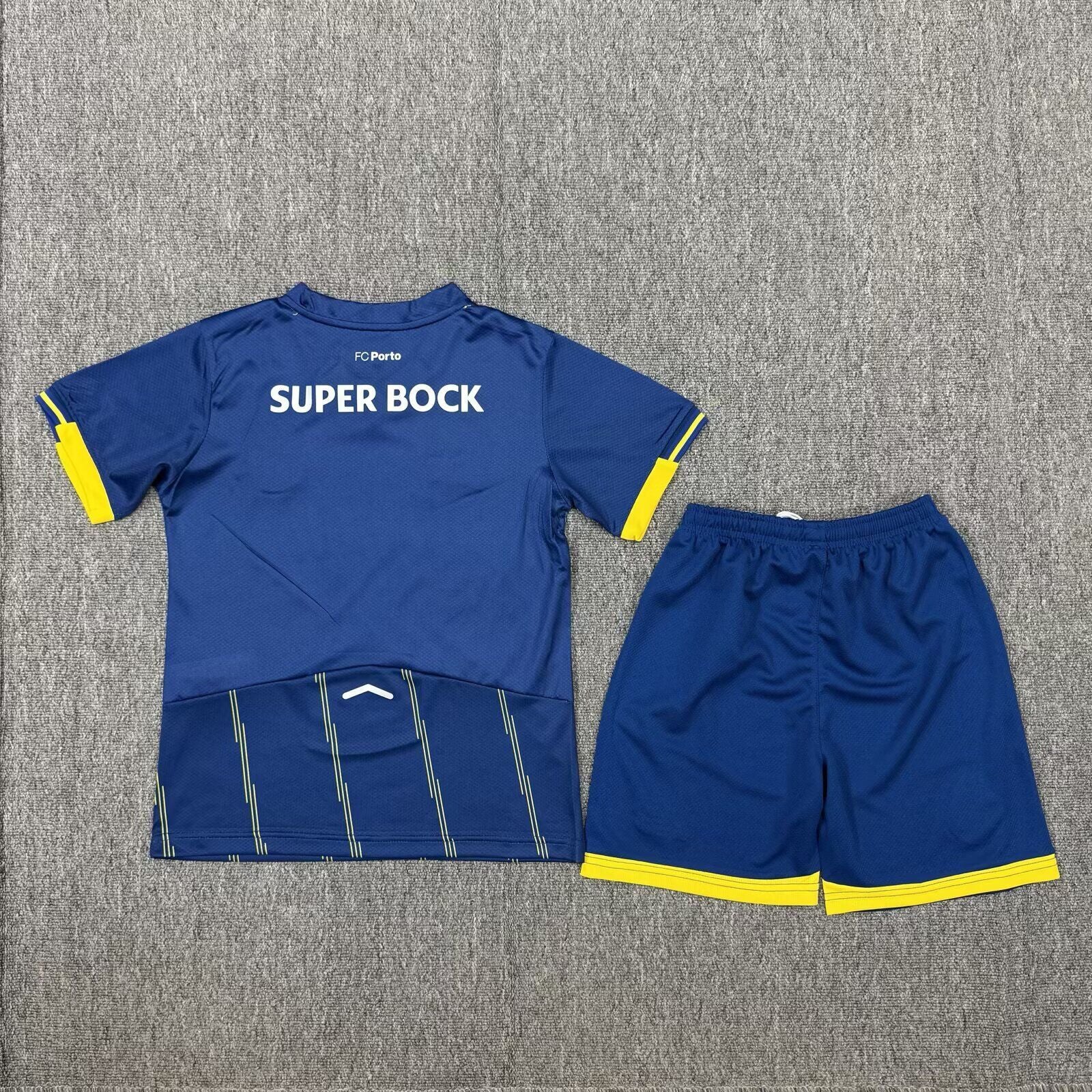POR-TO Kit infantil — Liga Portugal