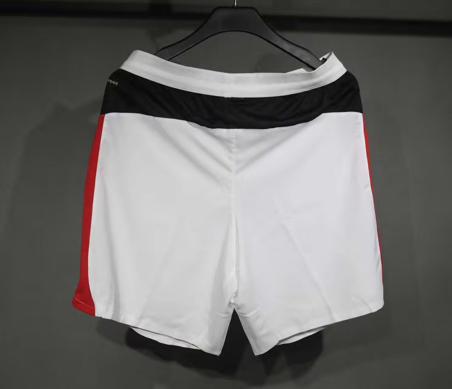 MILAN Pantalon corto Version autentica/jugador — Serie A