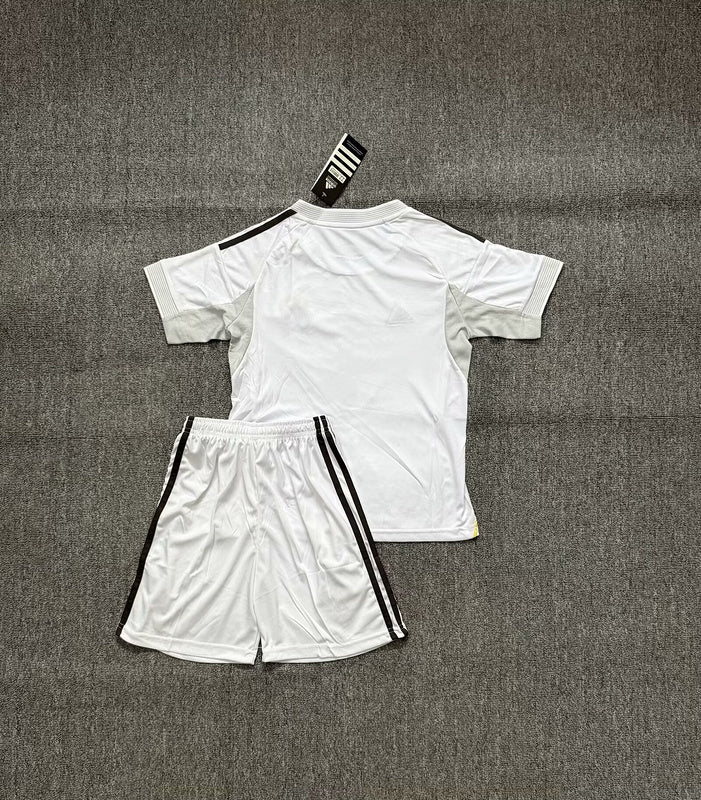 25-26 Real Madrid home kid kit