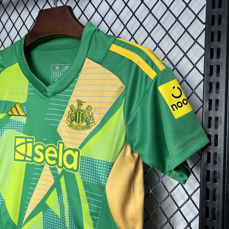 24-25 Newcastle green goalkeeper kid kit
