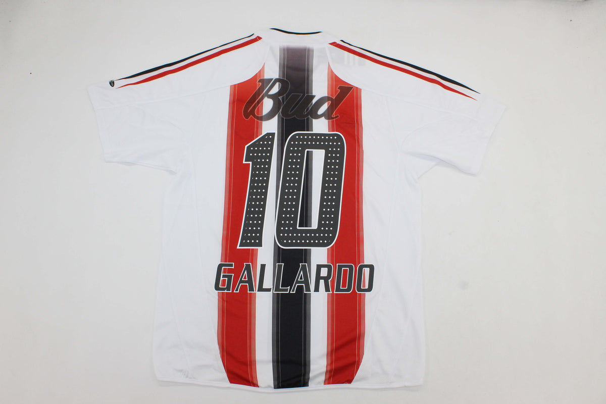 RIVER 04-05 — Club Retro