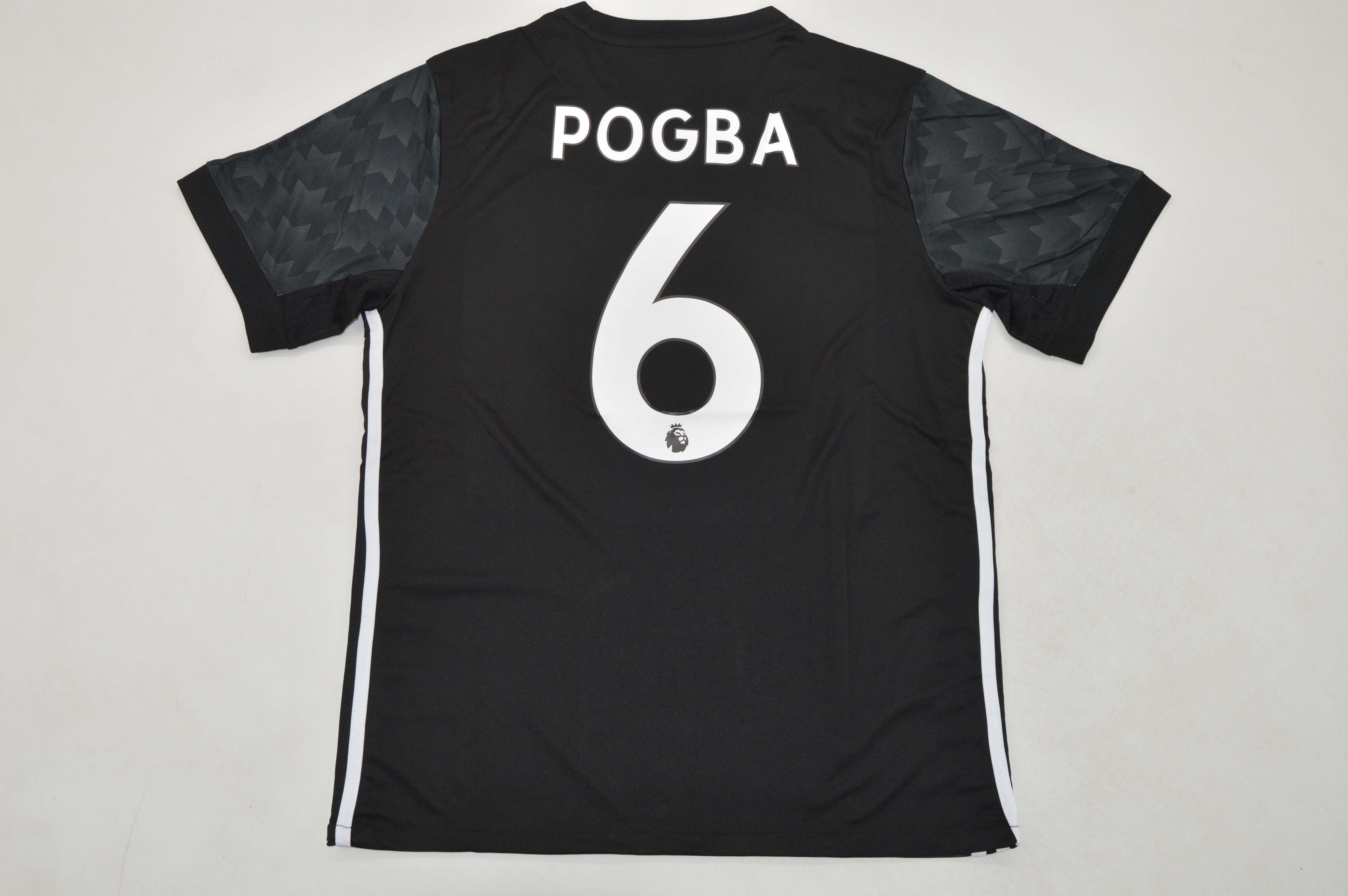 MAN U 17-18 — Club Retro