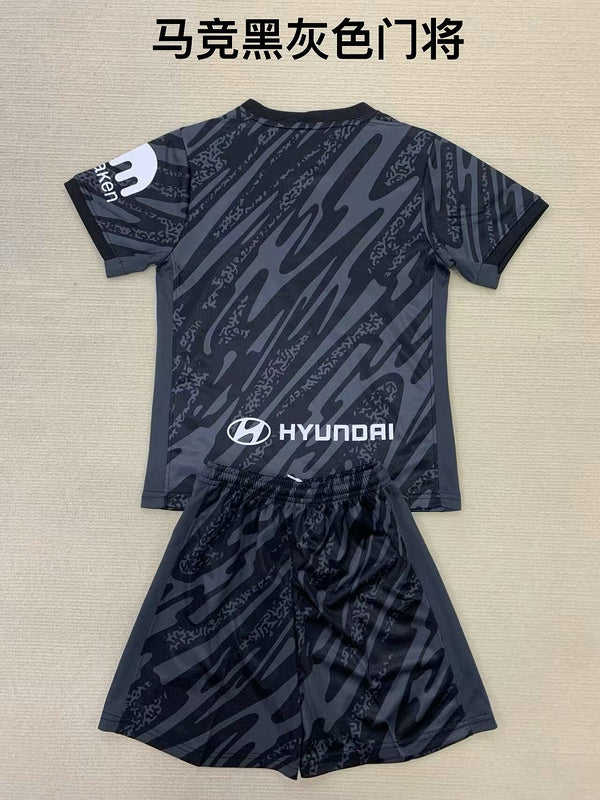24-25 Atletico Madrid black goalkeeper adult and kid kit