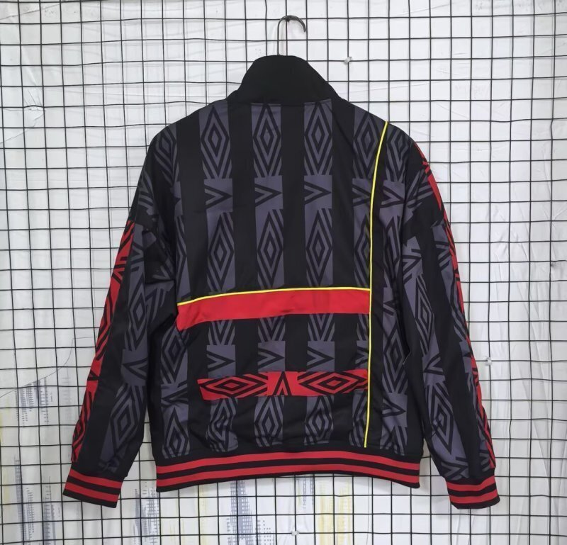 25-26 MNU black retro windbreaker