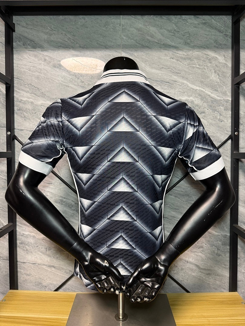 Real Madrid 2025/26 Black Retro Model Player Edition Jersey