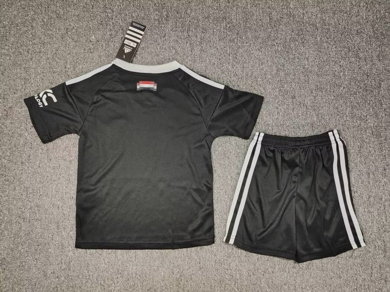 24-25 Manchester United black goalkeeper kid kit