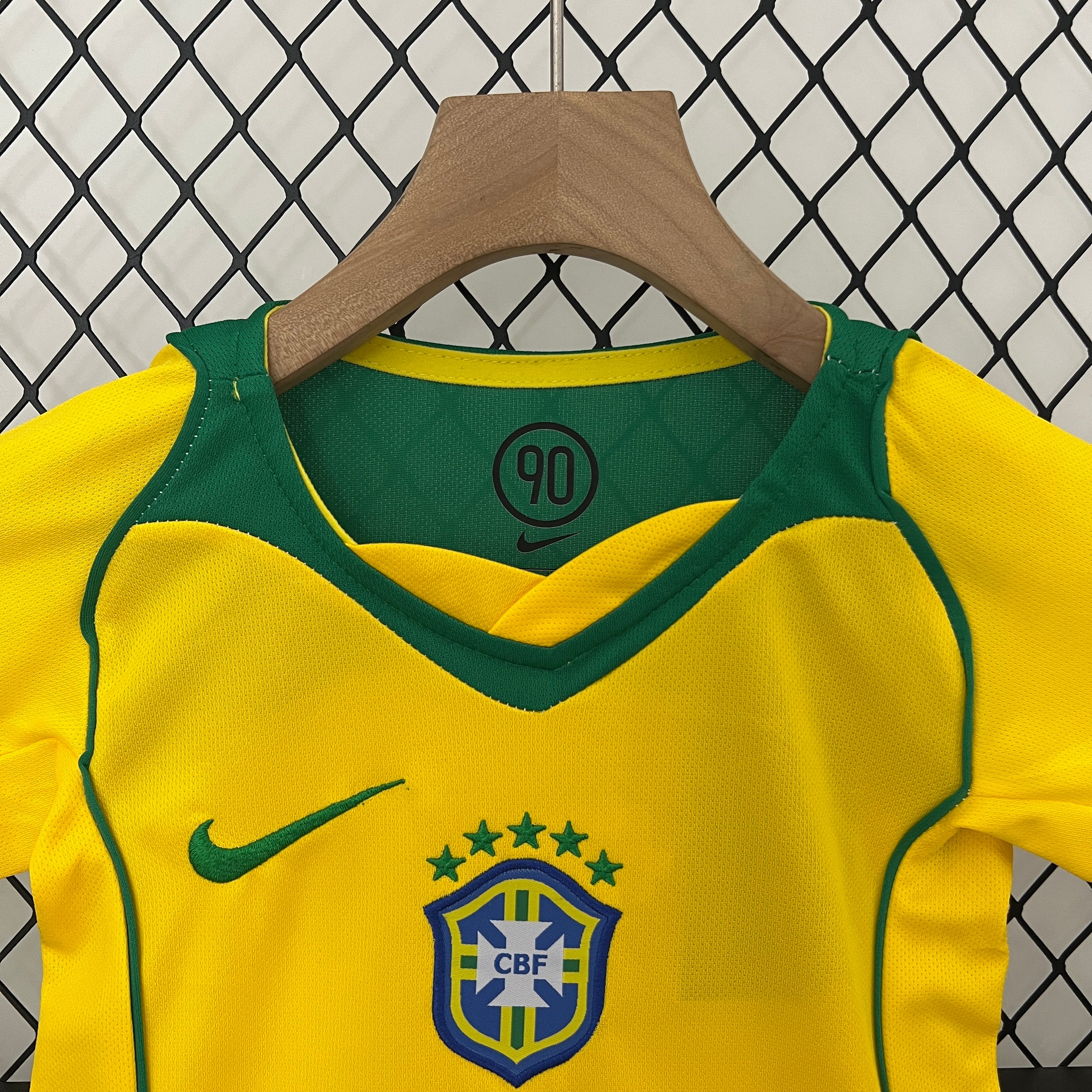 kids Brazil 2004 home size: 16-28