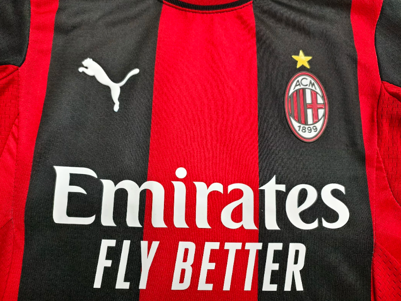MILAN Kit infantil Version autentica/jugador — 26-27 Fake