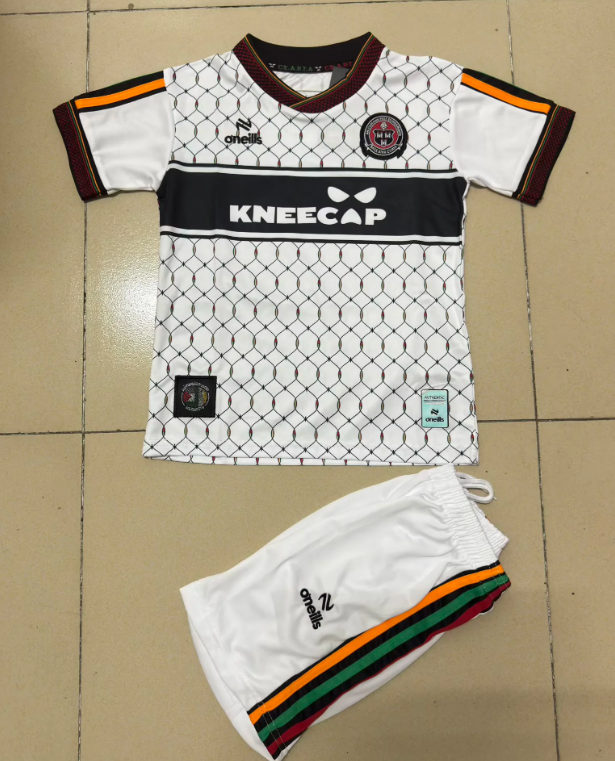 BOHIMIAN Kit infantil — UEFA