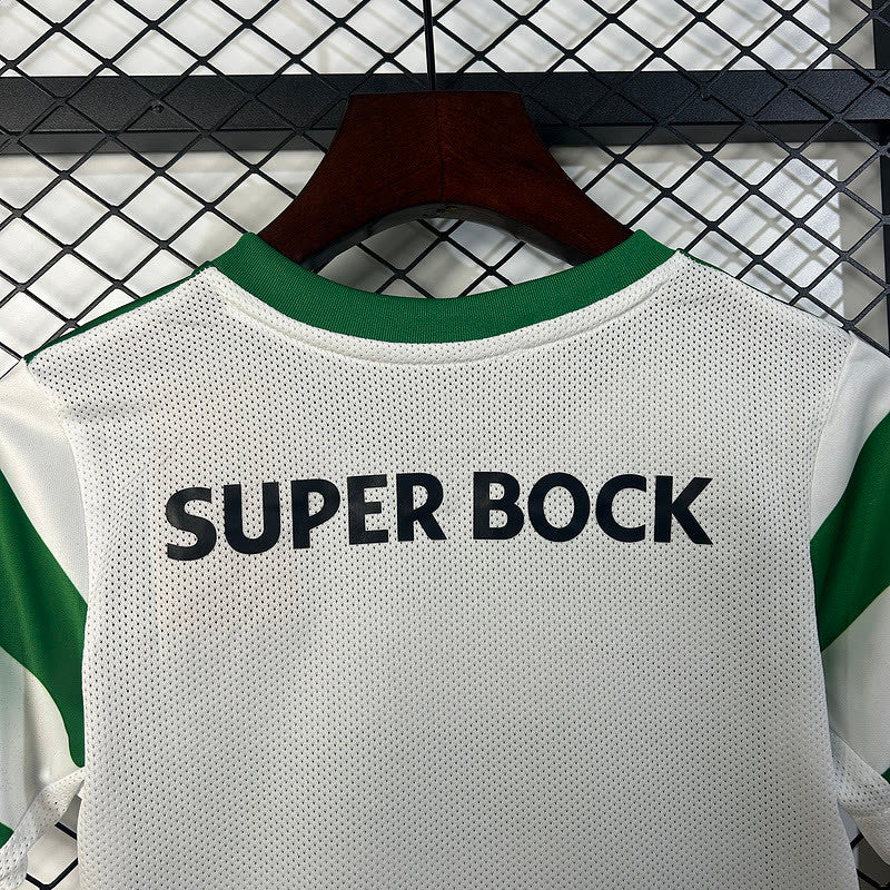 25-26 Sporting Lisbon Home Kid Kit Size: 16-28