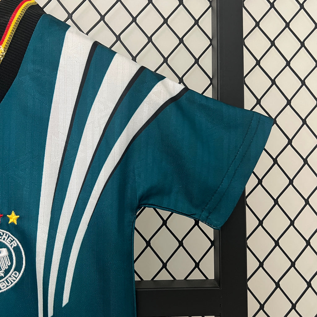 kids Germany 1996 home size: 16-28
