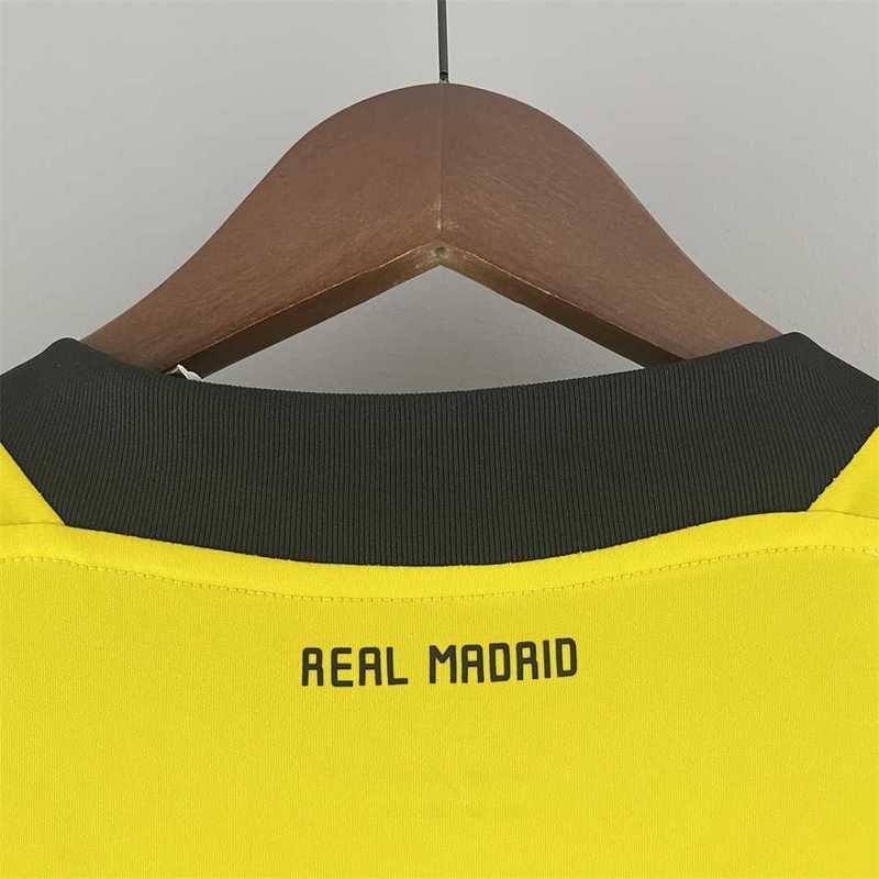 11-12 Real Madrid goalkeeper yellow