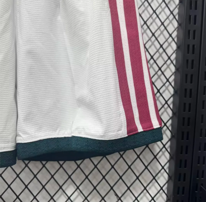 MADRID Pantalon corto Version autentica/jugador — 26-27 Fake