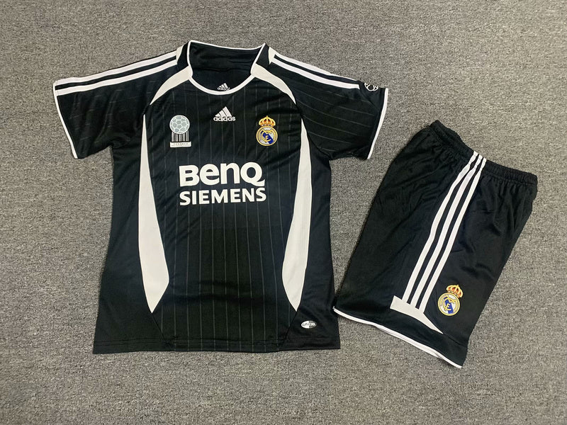 06-07 Real Madrid away retro kid kit