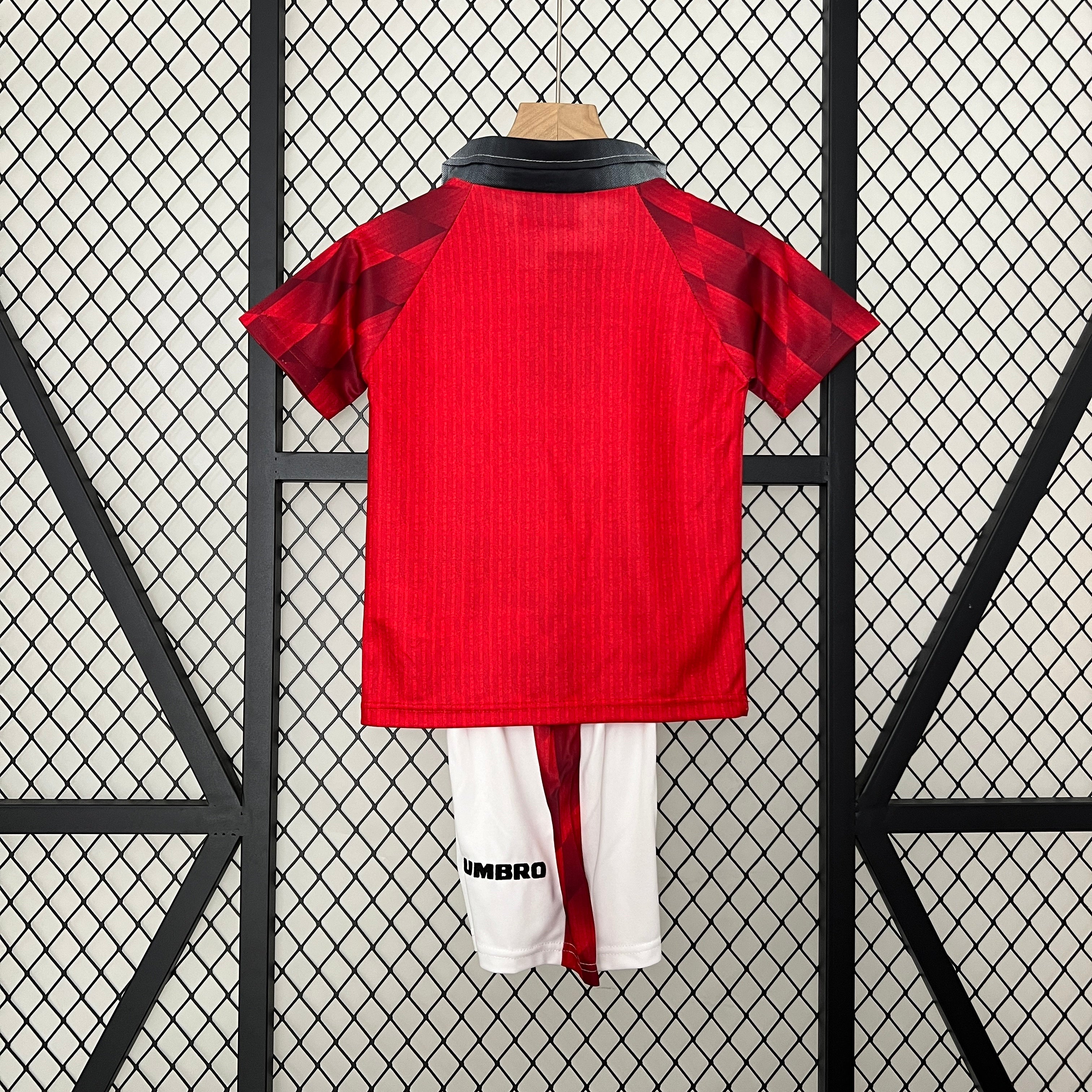 kids M-U 96/97 home size: 16-28