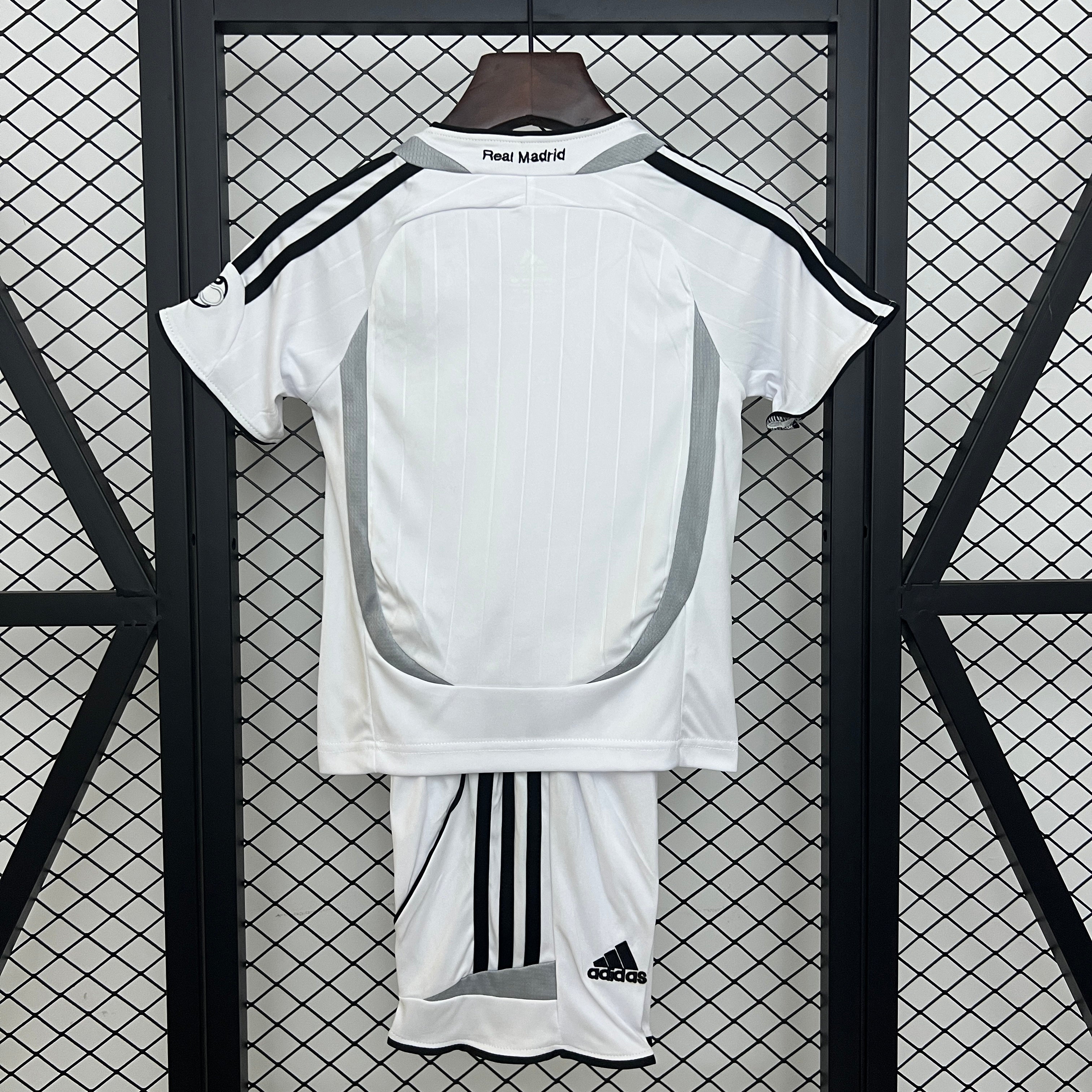 kids Real Madrid 06/07 Home Size: 16-28