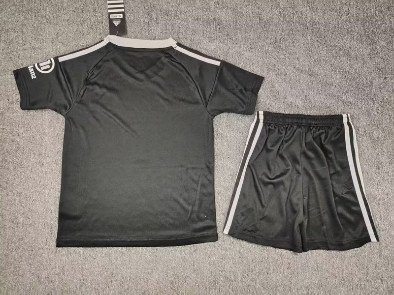 24-25 Bayern black goalkeeper kid kit