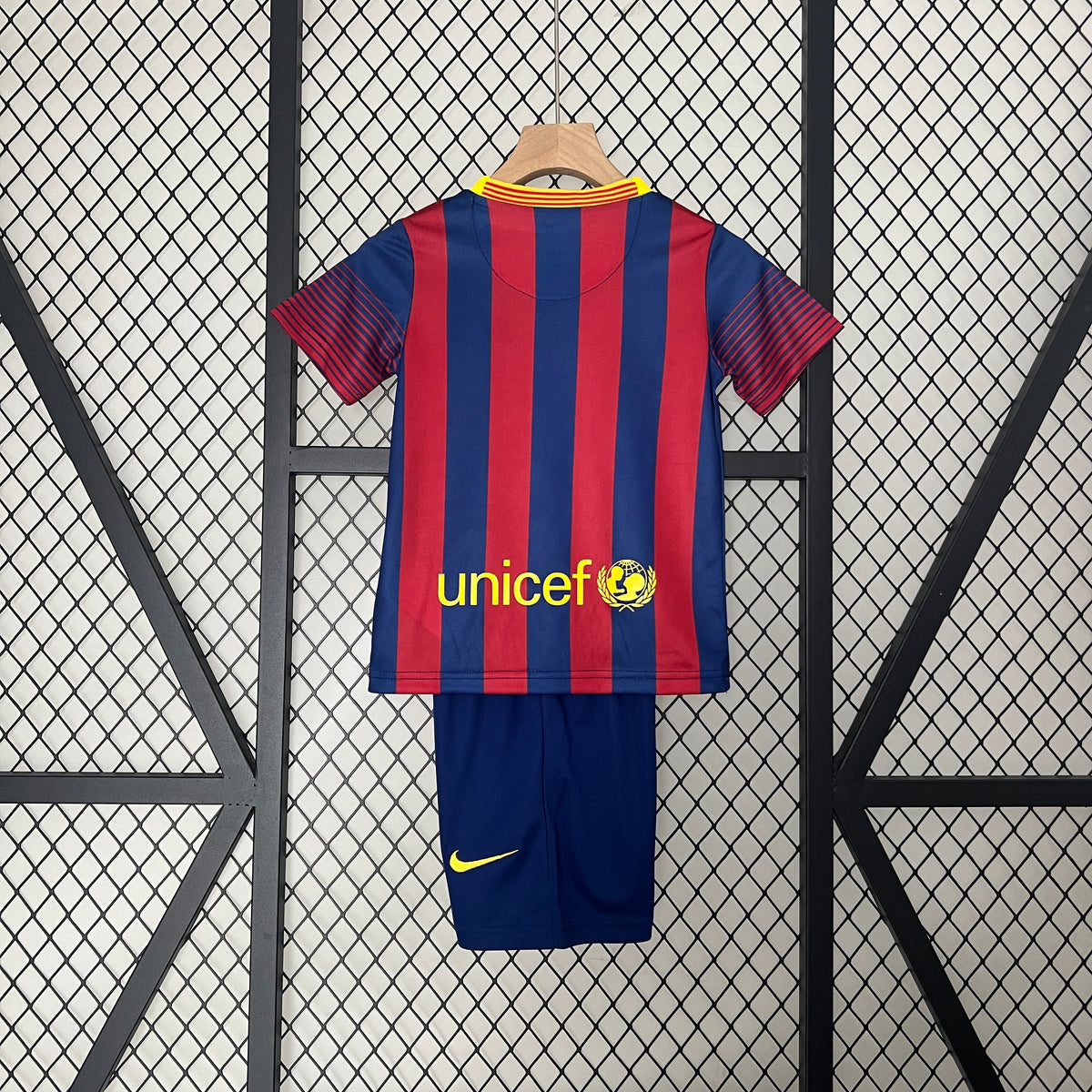 kids Barcelona 13/14 home size: 16-28