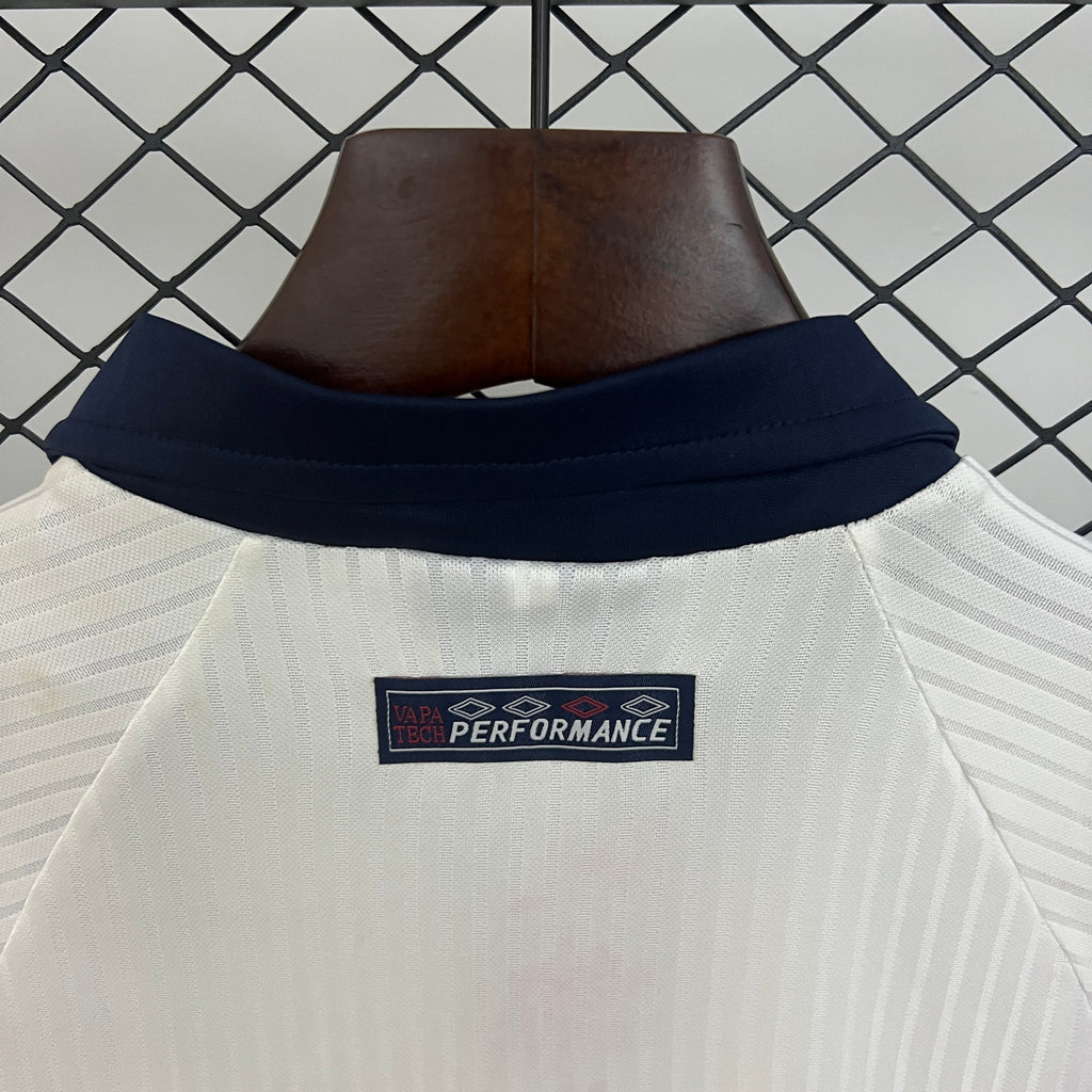 kids England 1998 home size: 16-28