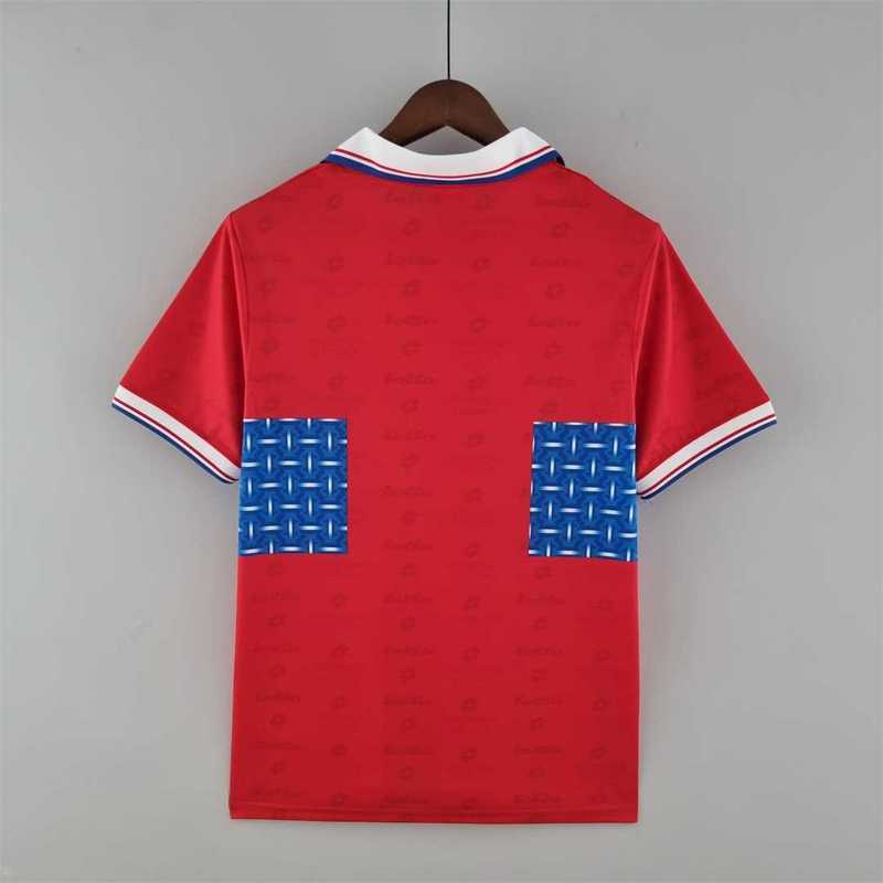 96 La Católica third away