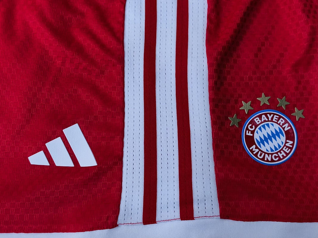 BAYERN Kit infantil Version autentica/jugador — 26-27 Fake