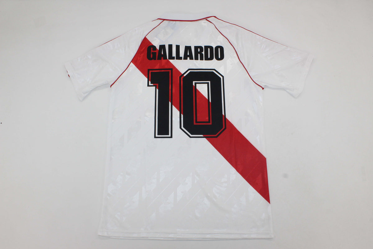 RIVER 93 — Club Retro