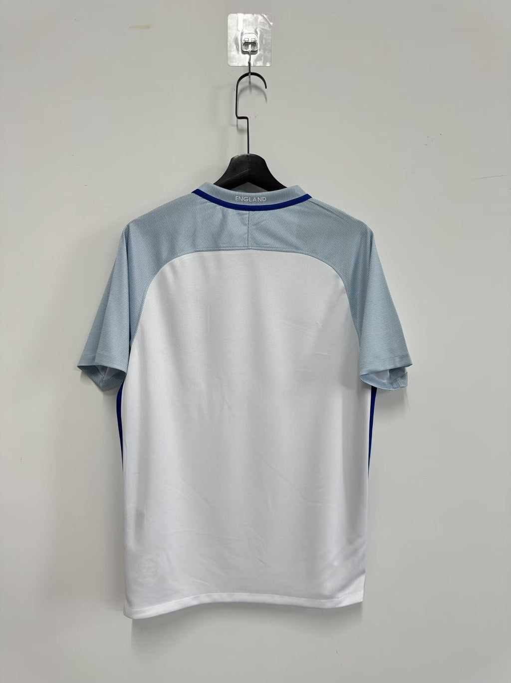 ENGLAND 16 — National Retro