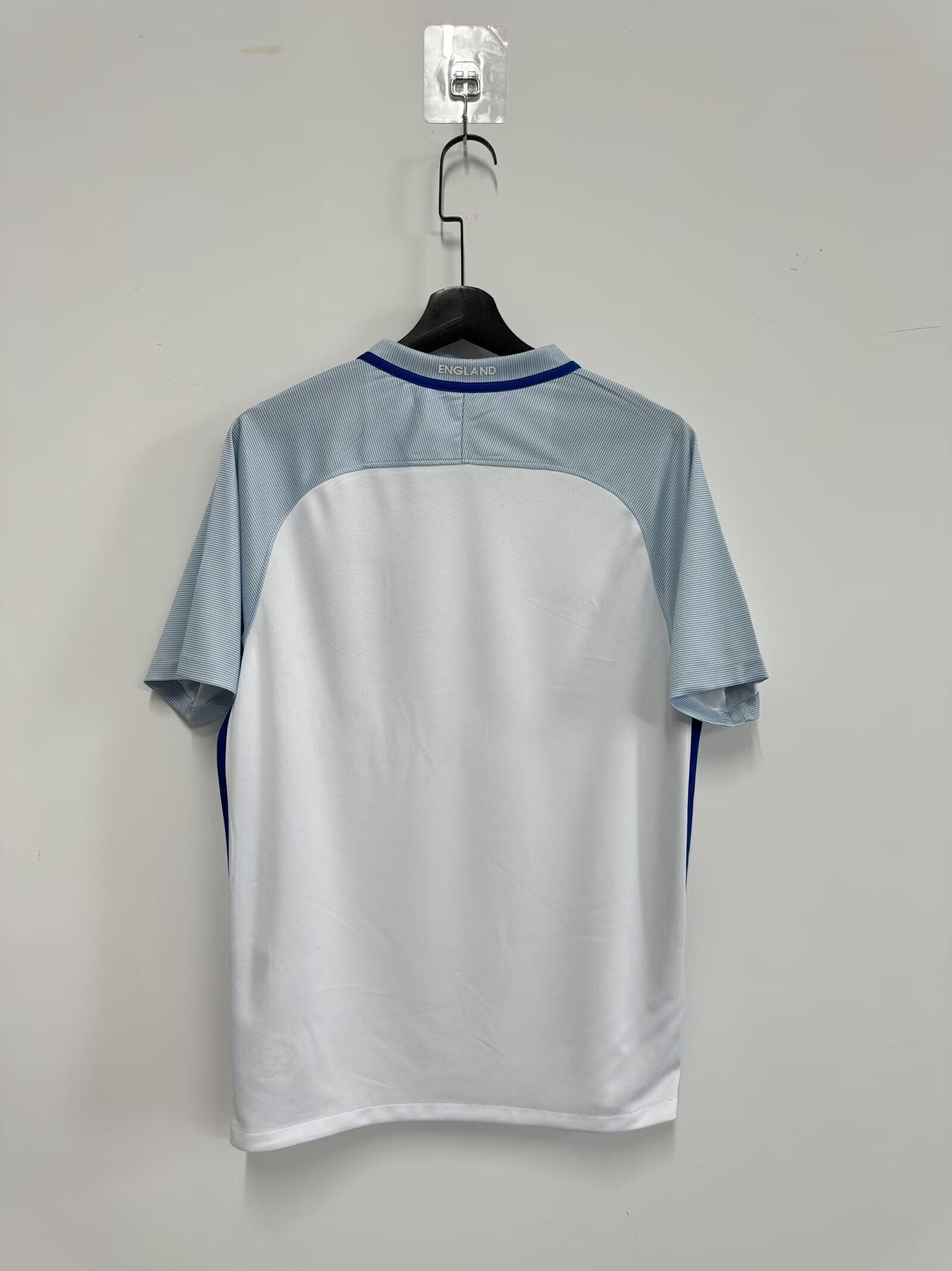 ENGLAND 16 — National Retro