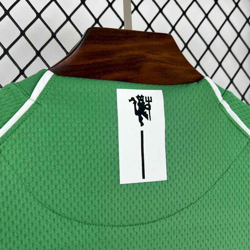 07-08 MNU green goalkeeper retro jersey