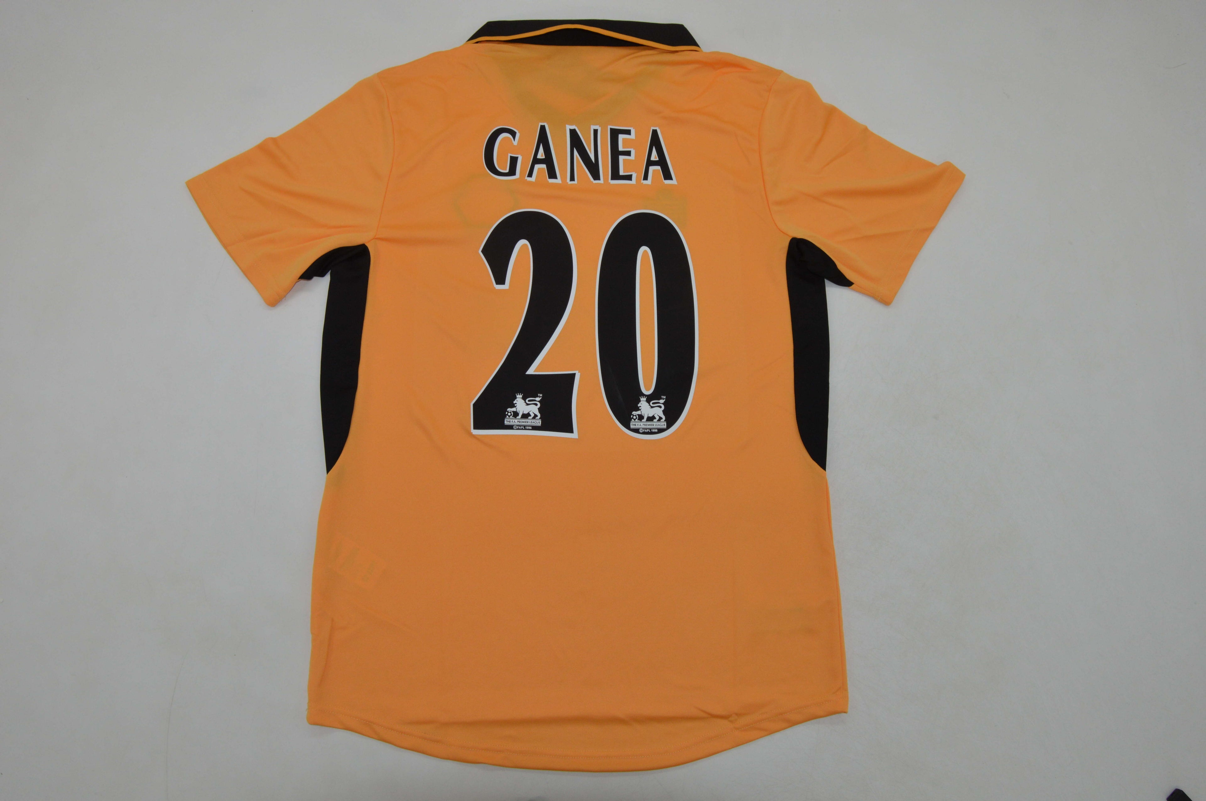 WOLVES 02-04 — Club Retro
