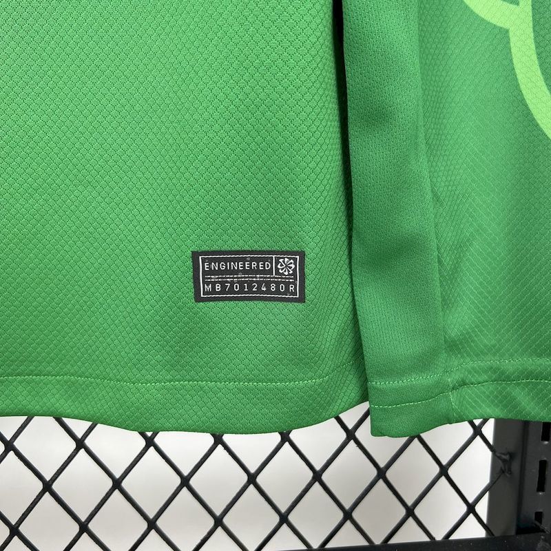 25-26 Paris Saint-Germain Green long sleeve goalkeeper jersey