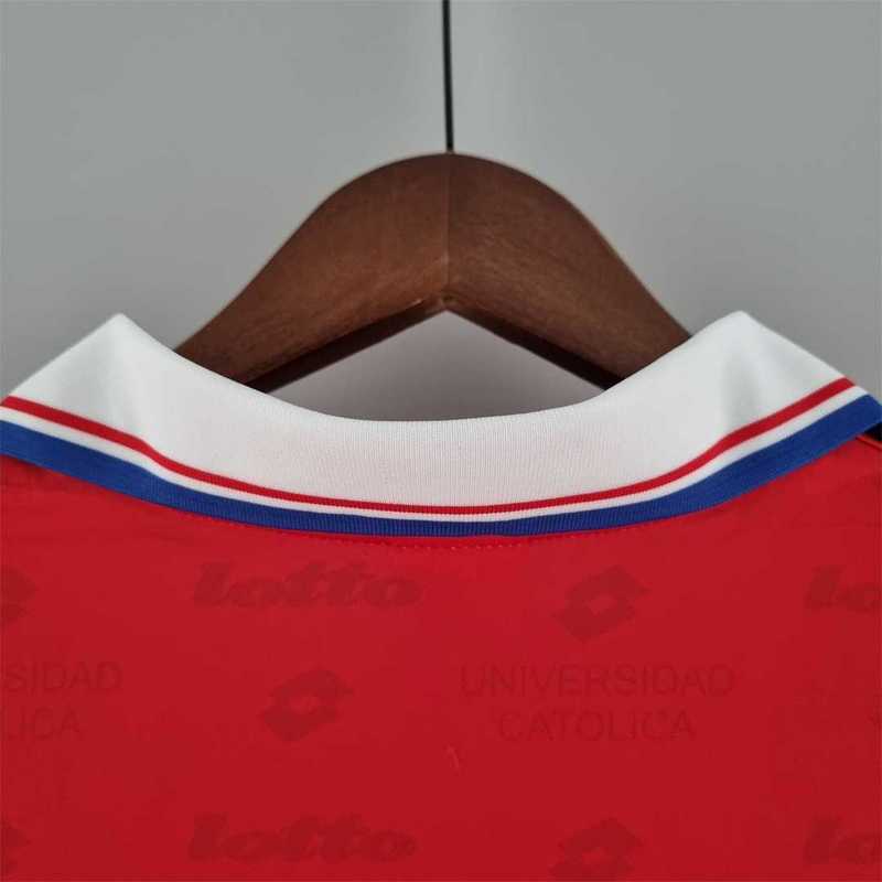96 La Católica third away