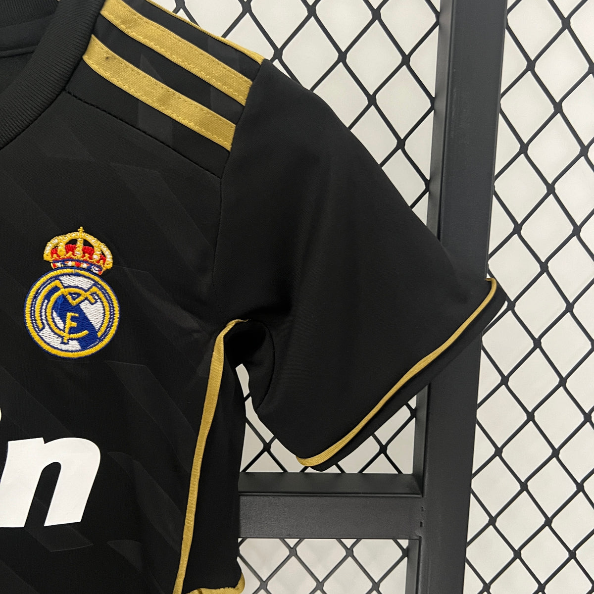 kids Real Madrid 11/12 away size: 16-28