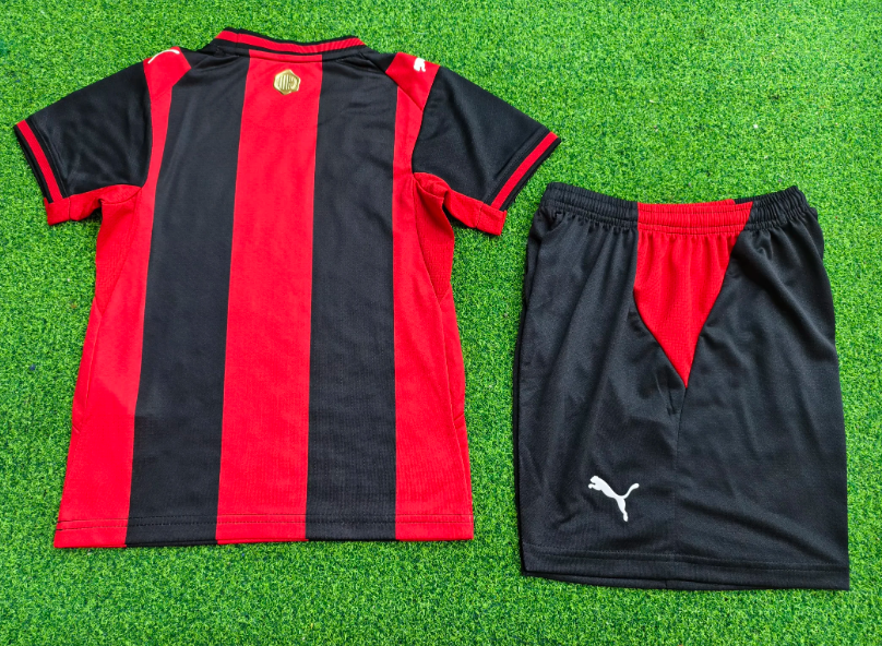 MILAN Kit infantil Version autentica/jugador — 26-27 Fake