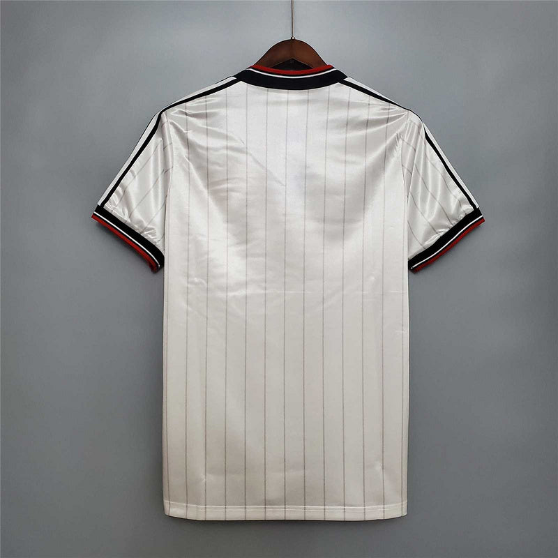 82-83 Manchester United away