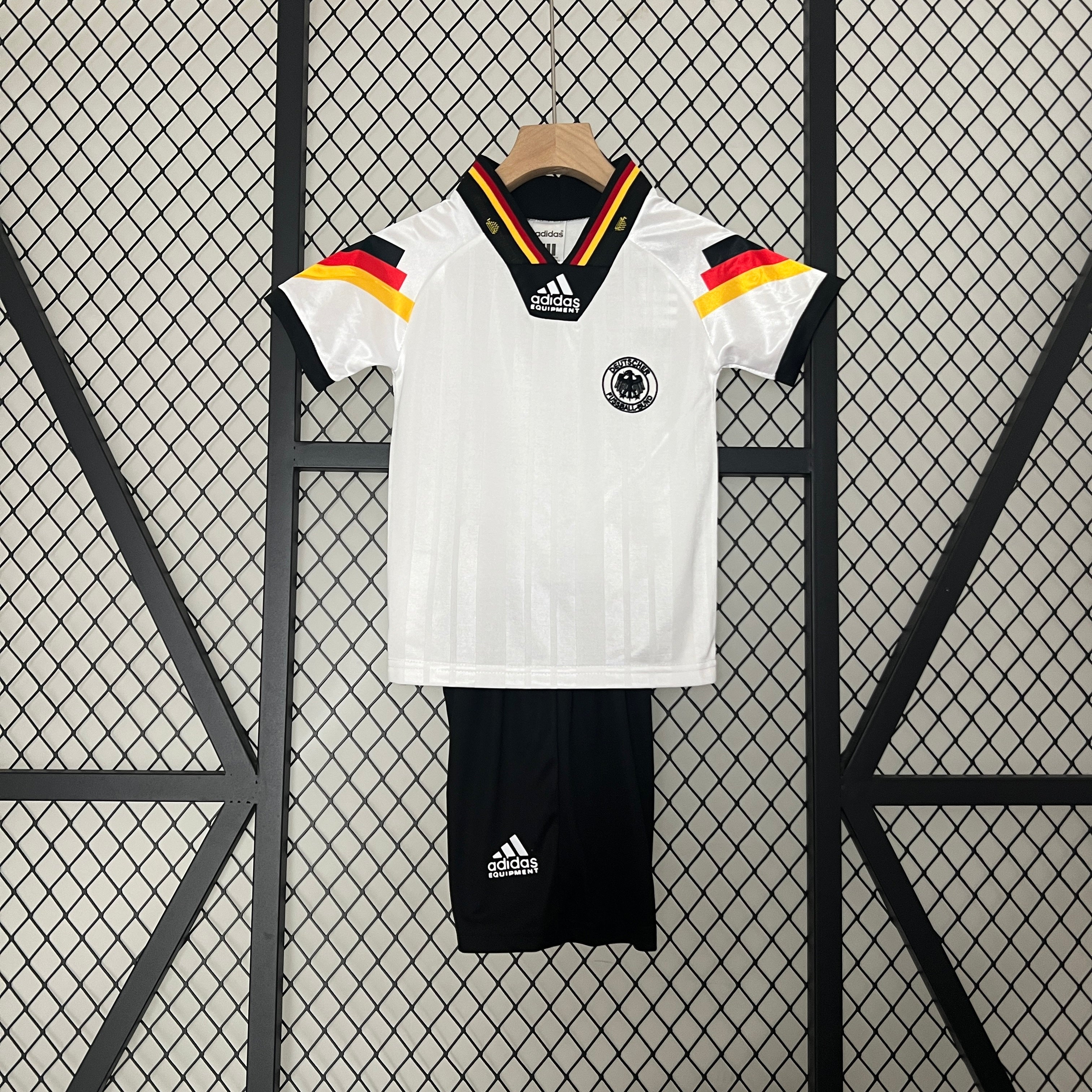 kids Germany 1992 home size: 16-28