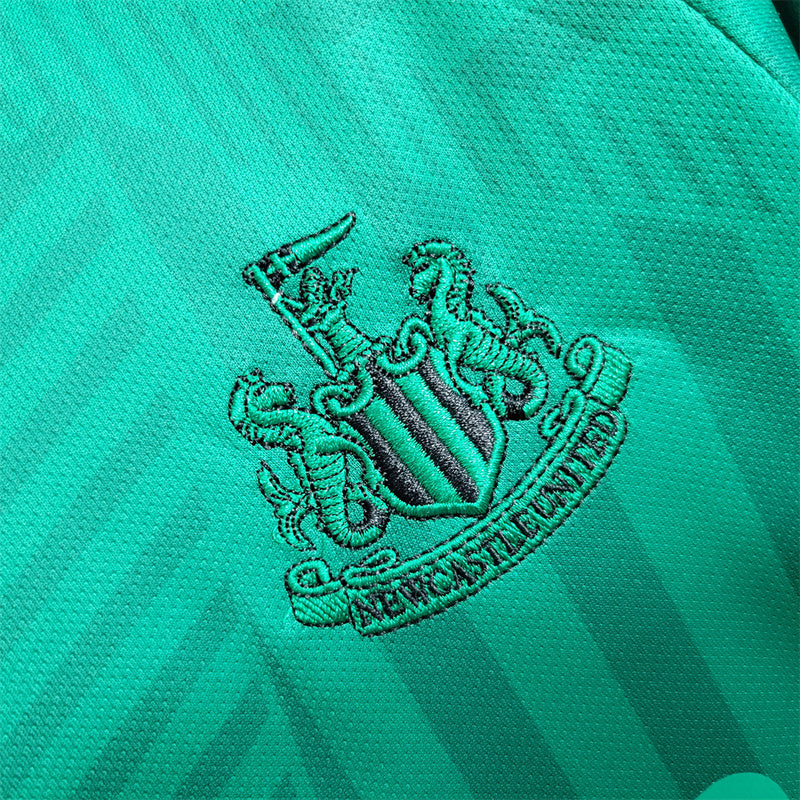 23-24 kids Newcastle away size 16-28