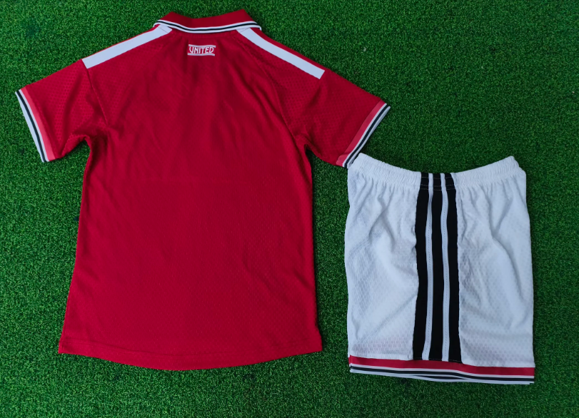 MAN U Kit infantil Version autentica/jugador — 26-27 Fake