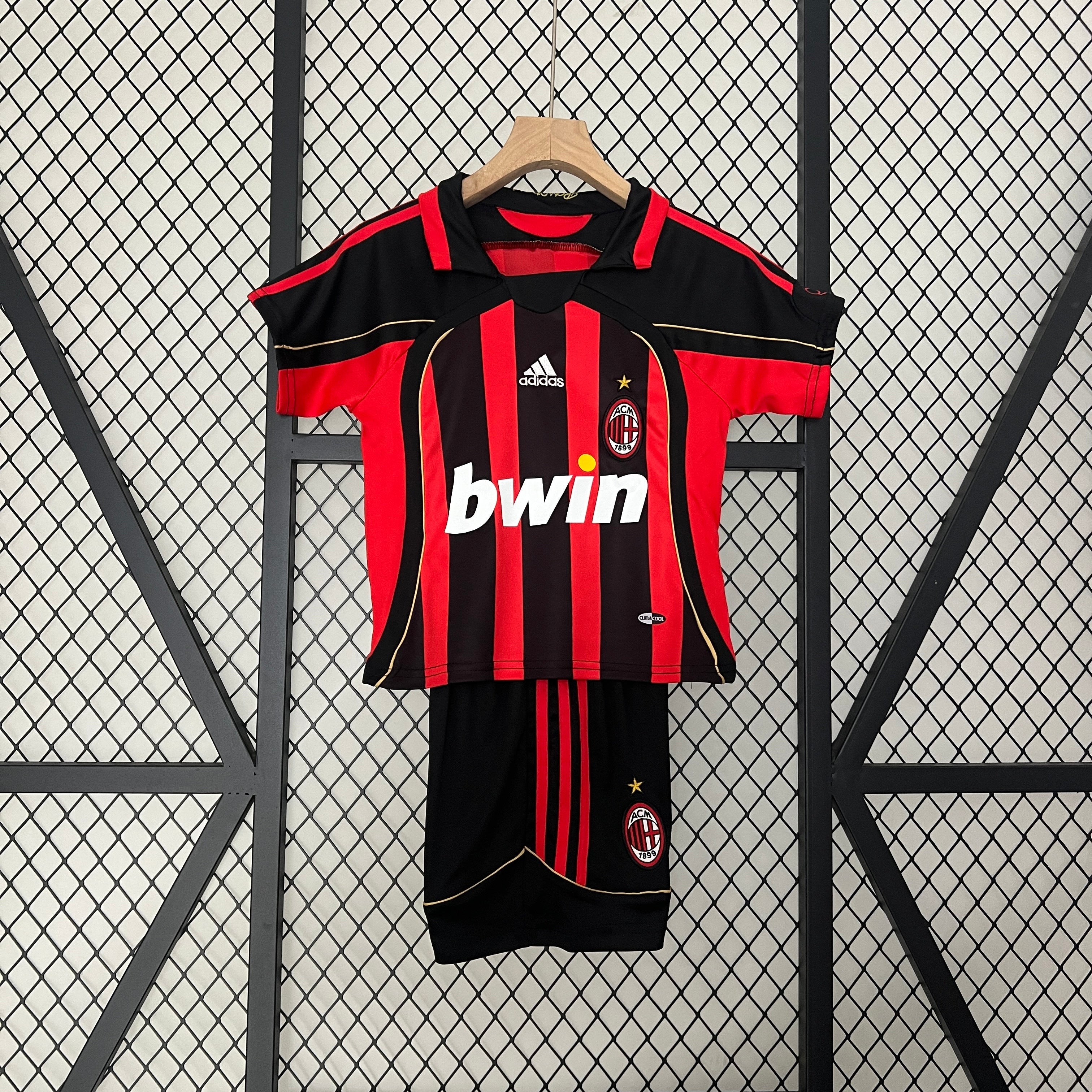 kids AC Milan 06/07 home size: 16-28