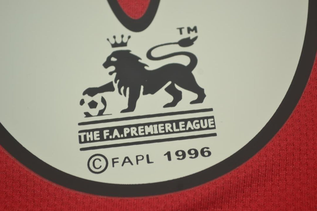 MANU 04-06 — Club Retro