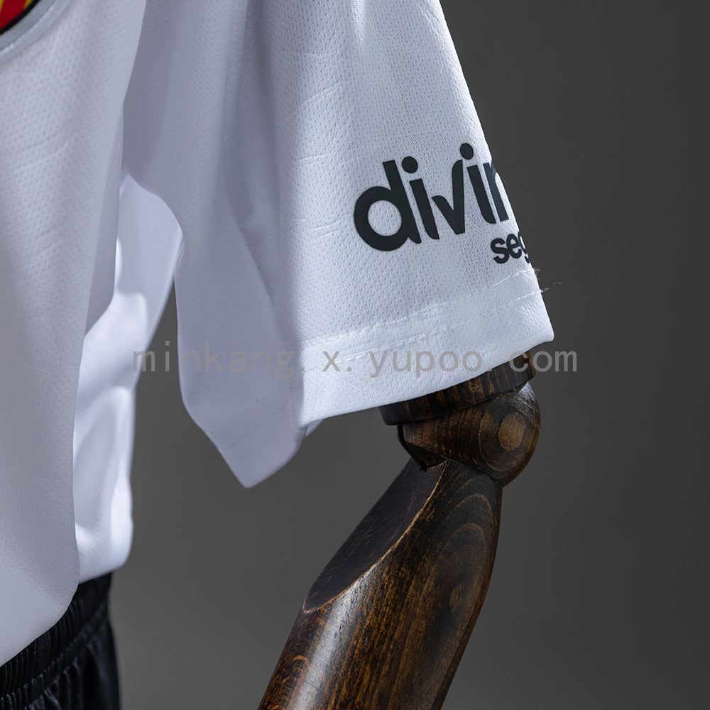 Valencia 25/26 Home Kids Size: 16-28
