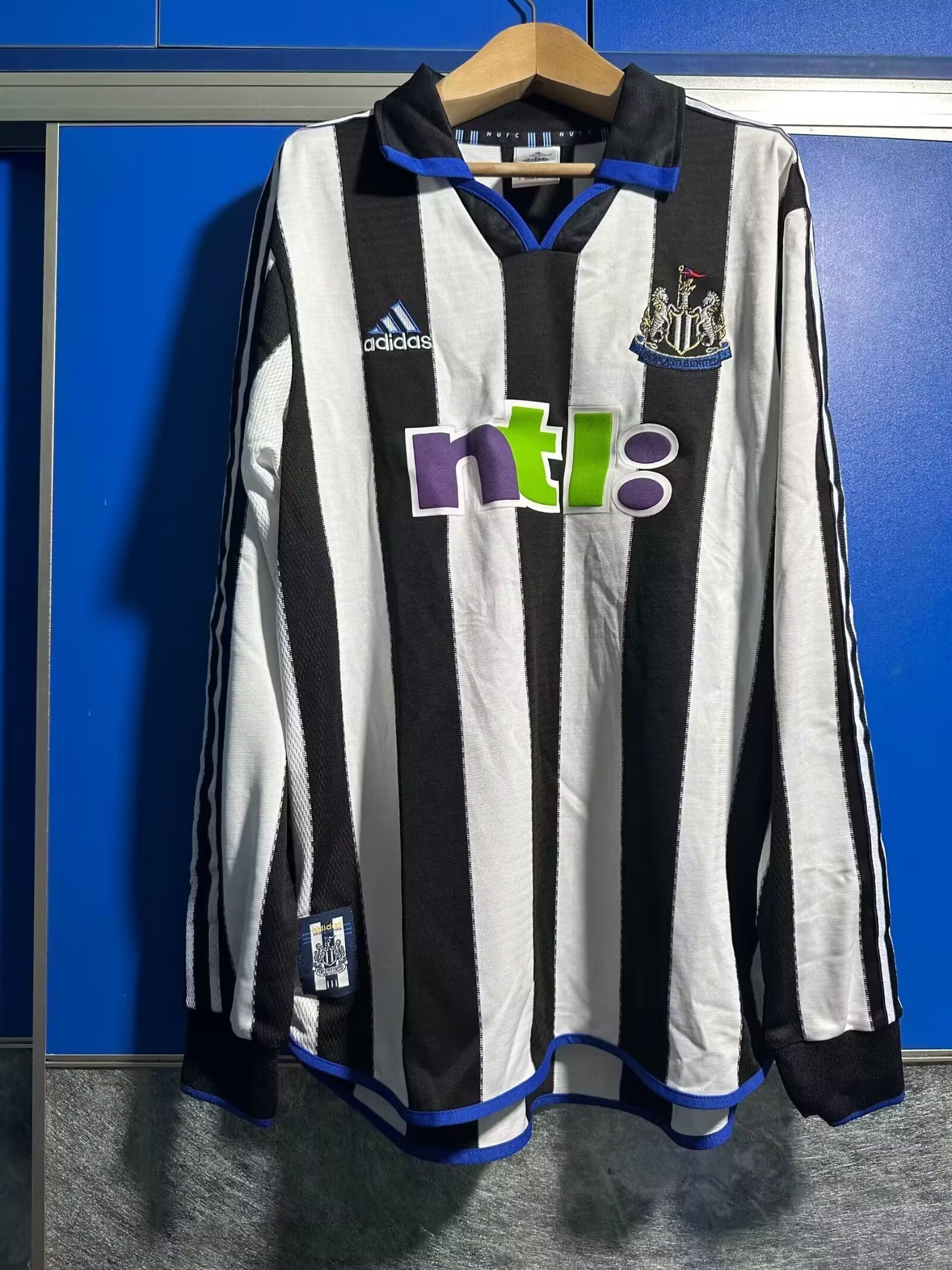 NEWCASTLE 00-01 Manga larga — Club Retro